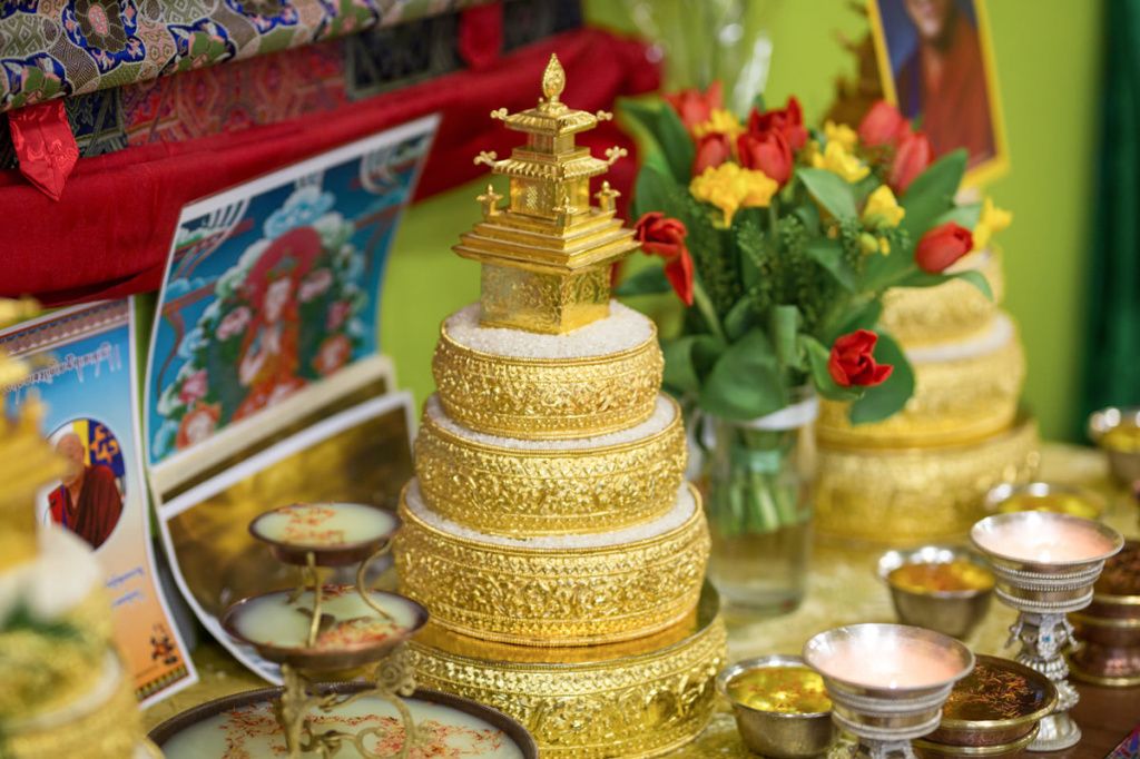 Подношение мандалы