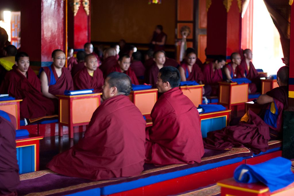 Монахи монастыря Менри