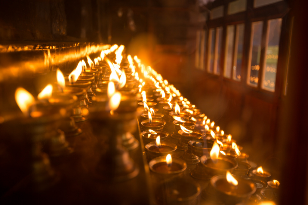 Подношение света